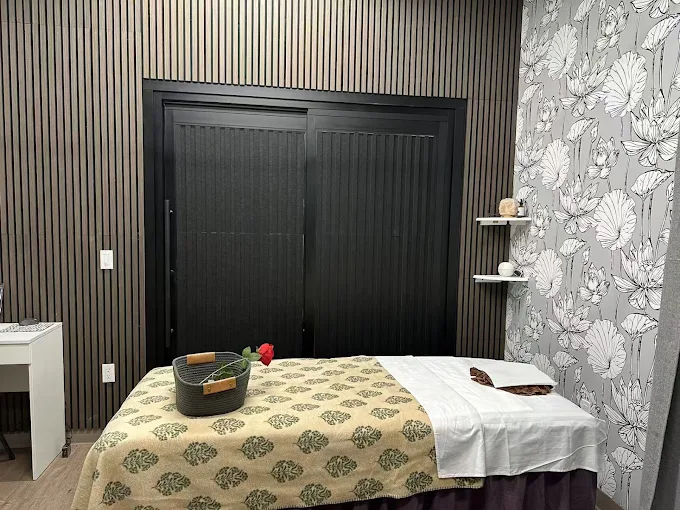 Bloom Massage relaxation space